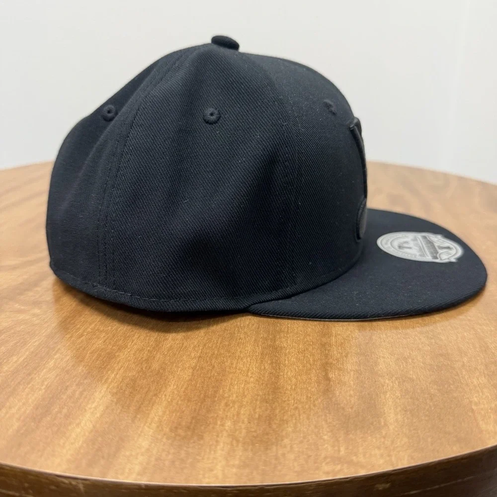 Mitchell & Ness St Louis Blues Black on Black Fitted hat cap‎ 7 3/8 NHL